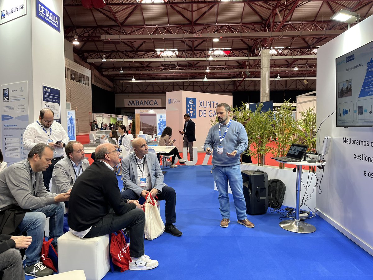 Representantes de <a href="/OurenseConcello/">Concello de Ourense</a> visitaron o noso stand na #ExpoMunicipal24 onde coñeceron os bioprodutos que obtemos a partir da auga residual da #Ecofactoría de Ourense, e como grazas á #dixitalización e o #bigdata facemos o ciclo da auga máis #eficiente e #sostible.