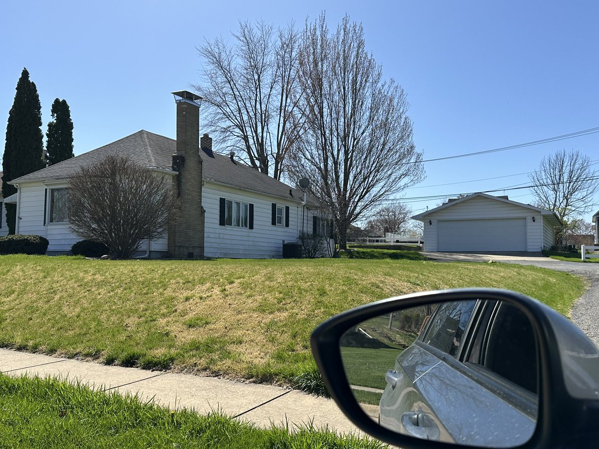 Don’t get to my hometown very often but I did on Monday so #ThrowbackThursday to my two childhood homes (first one from 0 to 7 years and the second from 8 through my college years)… #Oglesby