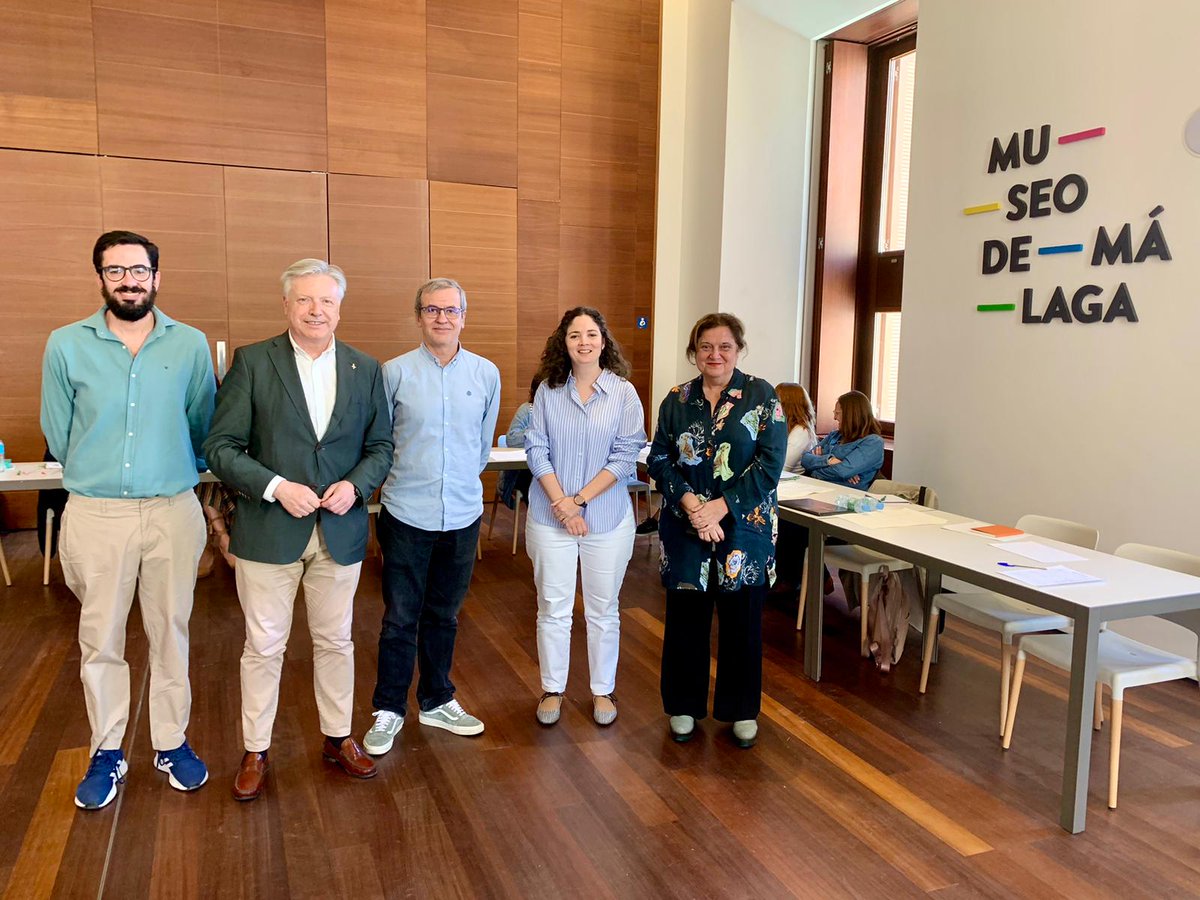 IAPHpatrimonio's tweet photo. Segundo día en #Málaga con estudiantes del #cursotaller de #museos, #educación y narrativas #digitales.

Han visitado el aula el director de @IAPHpatrimonio @CulturaAND, la directora de @Museo_Malaga y la presidenta de @asociacionamma.

Participan @ipcepatrimonio y @MuseoThyssen. https://t.co/d80kin7dhn