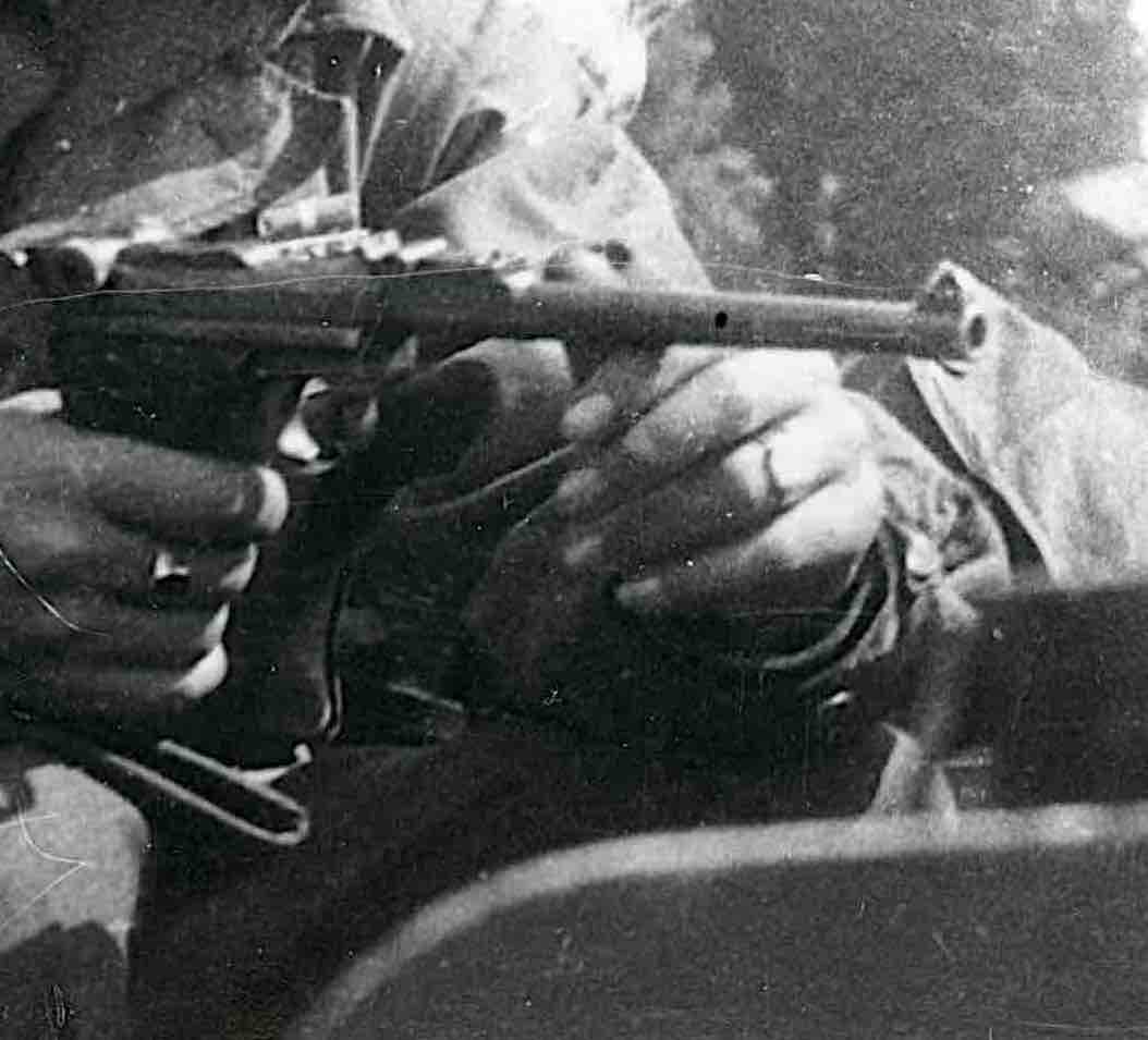 Any suggestions as to the exact ID of the weapon shown, Denmark/Germany 1945?