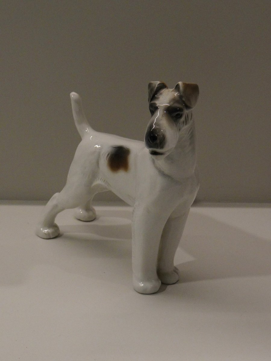 Vintage porcelain dog statue, Fox terrier, hunting dog, Snowy the famous Tintin #dog #Tintin #doggy #mutt #FoxTerrier #homedecor #etsyfinds #vintage #decor #onlineshopping #HomeStyle #DecorateWithArt #CreativeSpaces #elevateYourDecor  
Available here
elementsdeco.etsy.com/listing/157156…