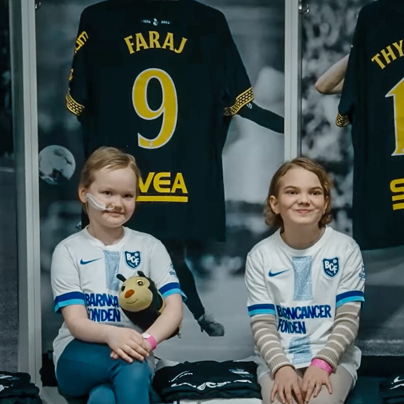 AIKfotboll's tweet photo. 🖤 AIK Fotboll vill uppmana alla att i morgon fredag delta i #Fotbollströjefredag – en manifestation i kampen mot barncancer. 

💛 Leta fram favoritmatchtröjan och visa sina svartgula färger, på arbetsplatsen eller i skolan, och swisha 100 kr till @barncancerfond på 90 20 991.