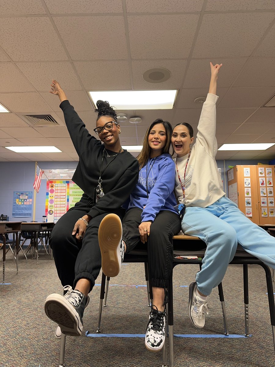Solicitud para usar sweatpants todos los días🤣 
Comfy clothes = happy teachers 🙌🏻
<a href="/PES_Spring/">Ponderosa Elementary</a> #RealChampionsOnly