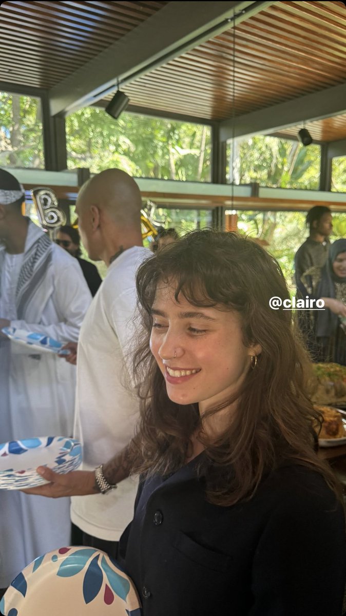 imagine meeting claire at an eid gathering… bro