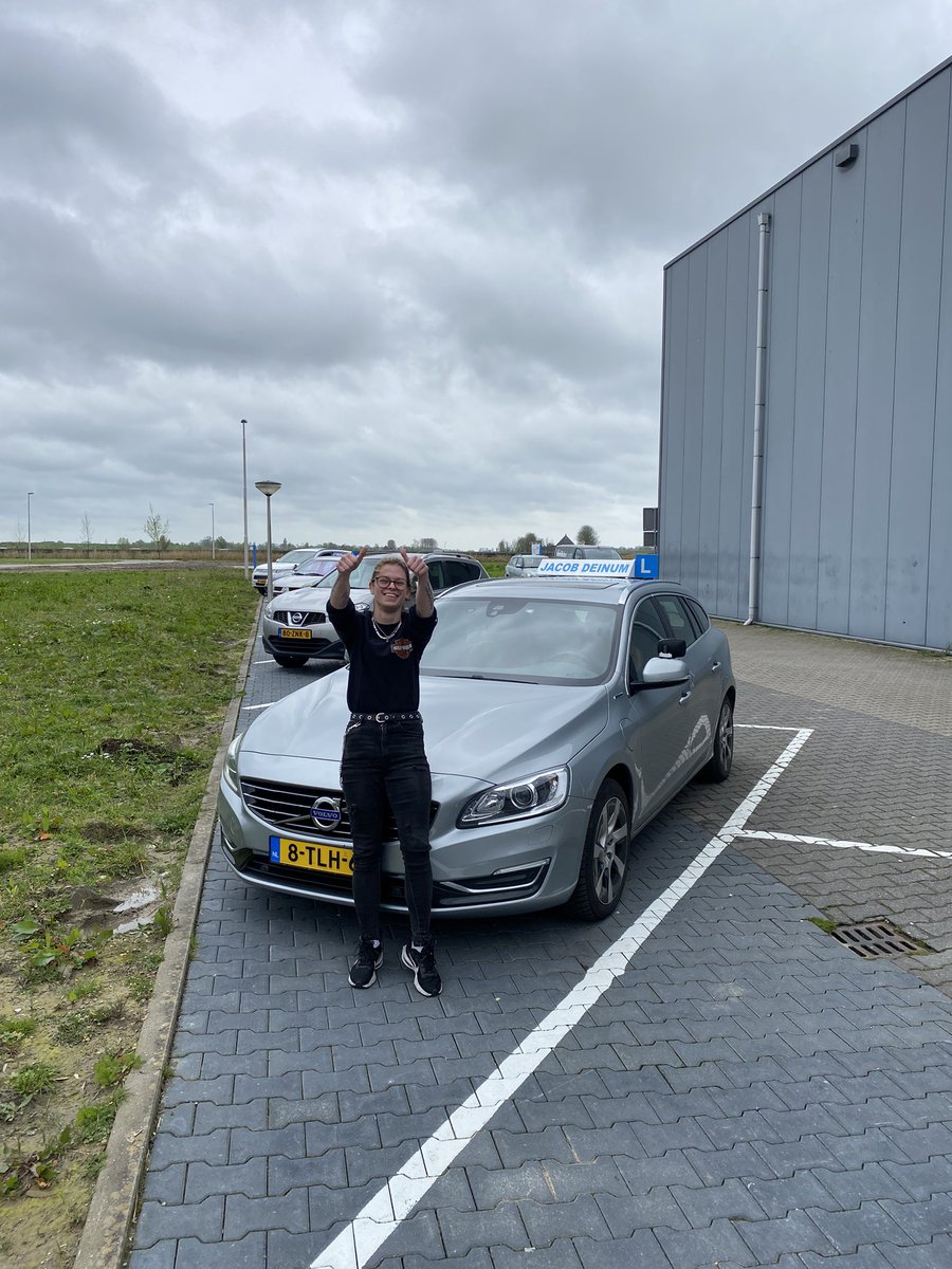 InfoDeinum's tweet photo. Lang gestreden bij meerdere rijscholen en toch mooi geslaagd. Laisha van den Berg, van harte gefeliciteerd en heel veel plezier met je rijbewijs. https://t.co/4tlWIVnViy