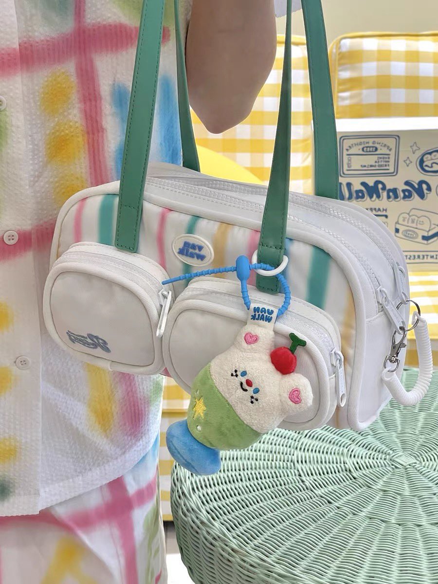 merryxthings2's tweet photo. พรี 🍭🍯 กระเป๋า Vanwalk ใบนี้มี zip 2ช่องค่า ข้างหน้าอีกสองช่อง จ๋วยมาก (โปร) 

พรีได้สีขาว cream soda** 
✴︎ 1,390 (มัดจำ 695) ส่งฟรี 🛒✨
size 27x16.5 cm

order via dm
#vanwalk #กระเป๋าเป้ #ตลาดนัดบังทัน #พรีจีน https://t.co/uoMwMBRmF4
