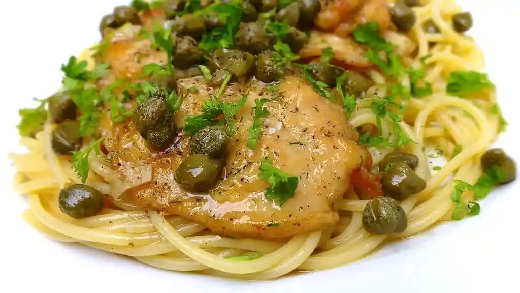 🍋 𝐂𝐡𝐢𝐜𝐤𝐞𝐧 𝐏𝐢𝐜𝐜𝐚𝐭𝐚 & 𝐒𝐩𝐚𝐠𝐡𝐞𝐭𝐭𝐢 🍋 #Chicken in a lemon, white wine and caper #sauce! Serve this dish with grilled bread... or my favorite: with al dente #spaghetti! 🍋 𝐑𝐞𝐜𝐢𝐩𝐞 >> junedarville.com/chicken-piccat…