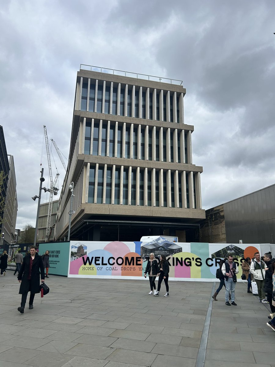 Great thing about working in #London is being able to pop out at lunch and see progress on #HeatherwickStudio’s projects - this one is for @GoogleUK