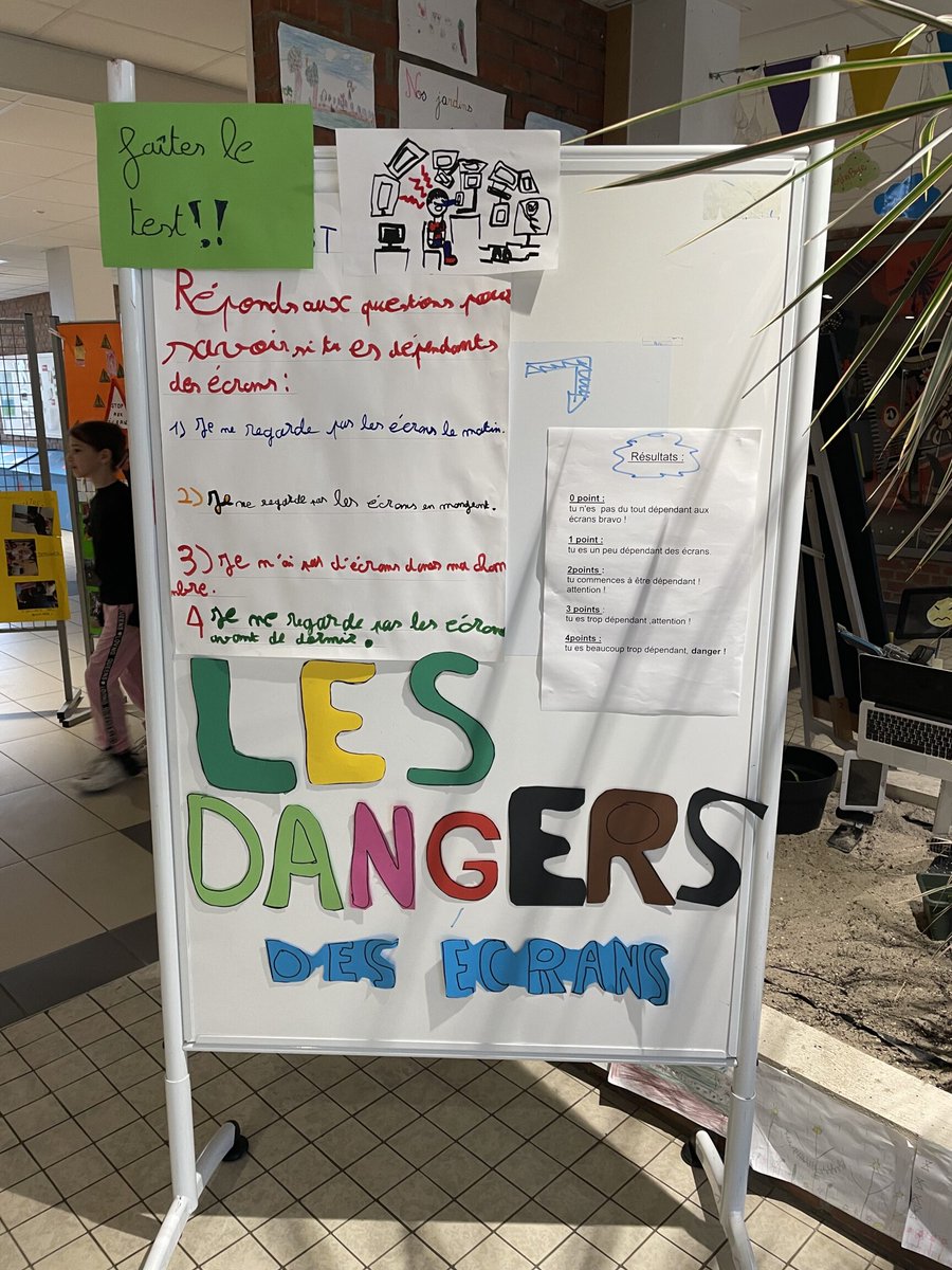 📵 Une exposition de sensibilisation aux dangers des écrans, réalisée par les élèves, a eu lieu ce matin à l'école élémentaire Voltaire d'Amiens Enfants, enseignants, psychologue scolaire et parents étaient réunis pour un moment d'échange et de débat enrichissant pour tous ! 👏