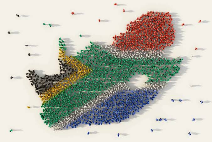 𝗦𝗼𝘂𝘁𝗵 𝗔𝗳𝗿𝗶𝗰𝗮 𝗣𝗼𝗽𝘂𝗹𝗮𝘁𝗶𝗼𝗻 𝗔𝗴𝗲 🇿🇦 People that are aged between 15-59 years old account for 62.7% of South Africa’s population. That’s 38.8 million people 𝗧𝗵𝗲𝘆 𝗹𝗶𝘃𝗲 𝗶𝗻 𝘁𝗵𝗲𝘀𝗲 𝗽𝗿𝗼𝘃𝗶𝗻𝗰𝗲𝘀: 🇿🇦Gauteng ( 10,237,800 ) 𝟭𝟬.𝟮𝗺…