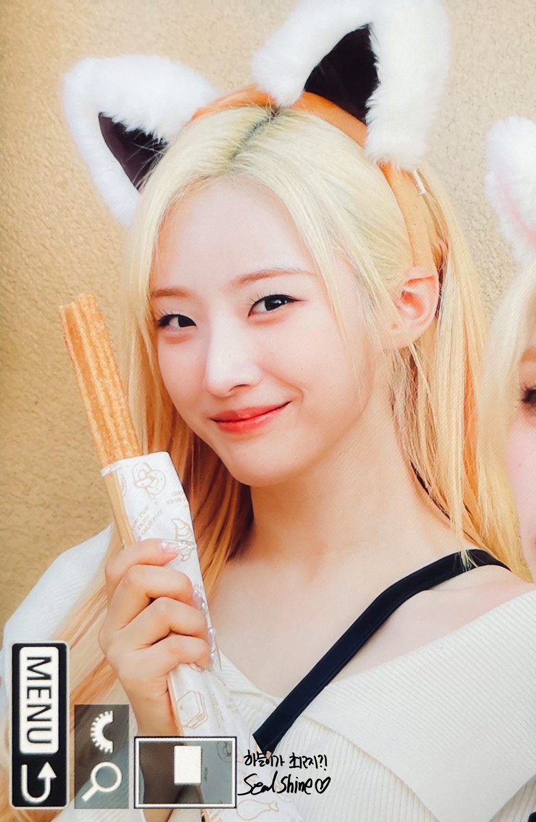 picsofhaseul's tweet image. best girl