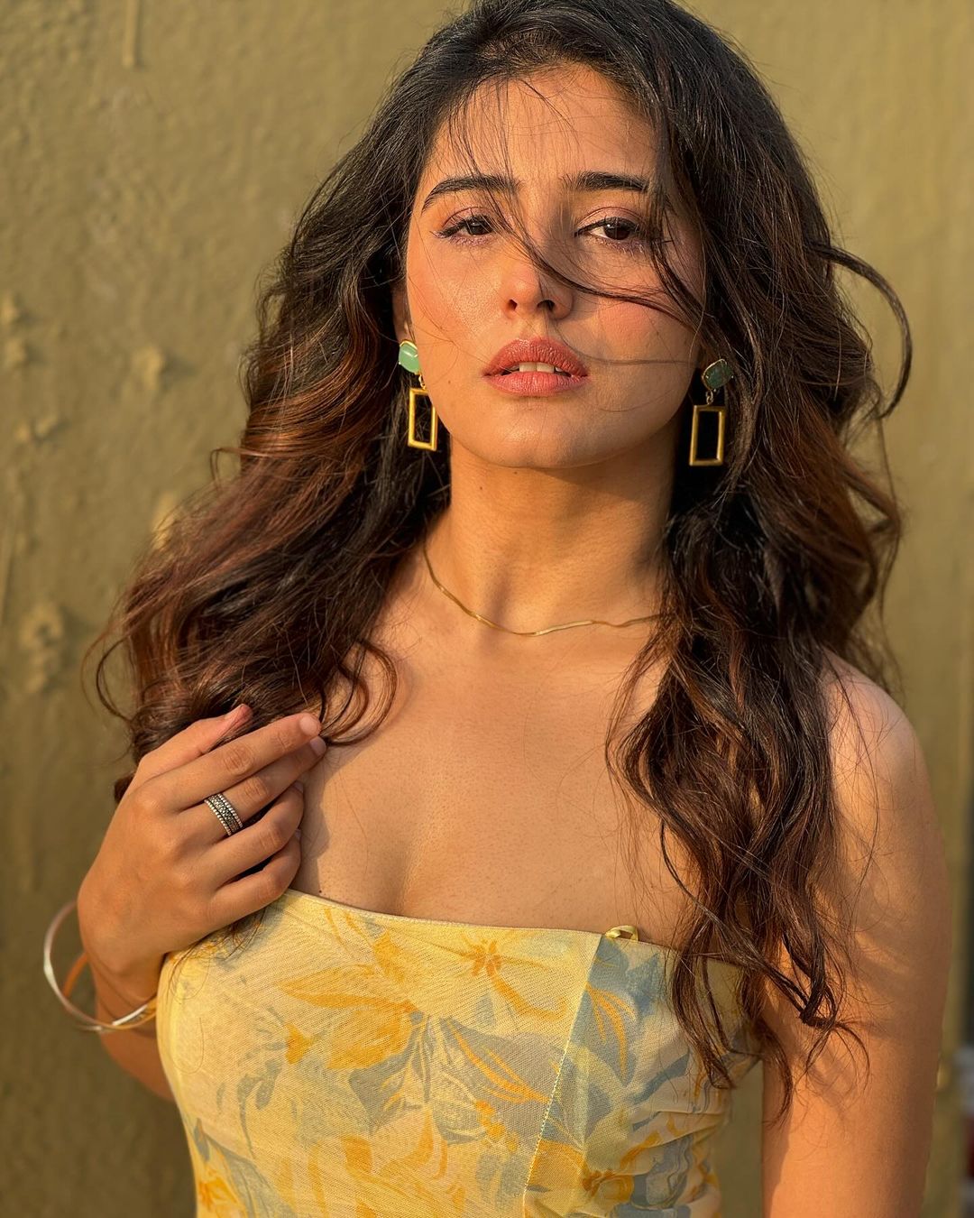 GK4kflibkAAB5xF?format=jpg&name=large