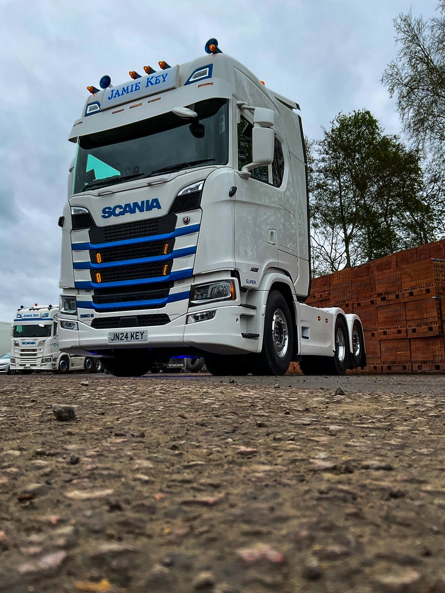 After exceeding expectations on fuel, J N Key Logistics Ltd have taken delivery of another #Super . This stunning Scania 560S 6x2NA will be maintained by @keltruck Newark. @ScaniaUK #Scania #Keltruck #SuppliedByKeltruck