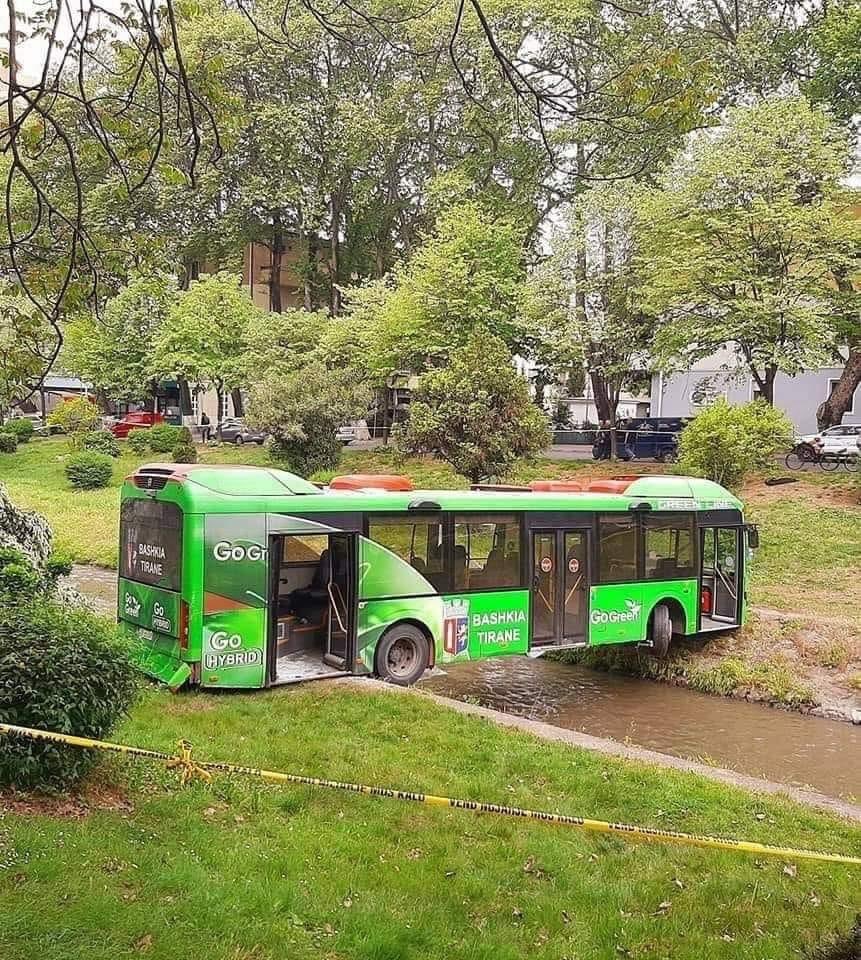 You can’t park there mate! #thursdayvibes