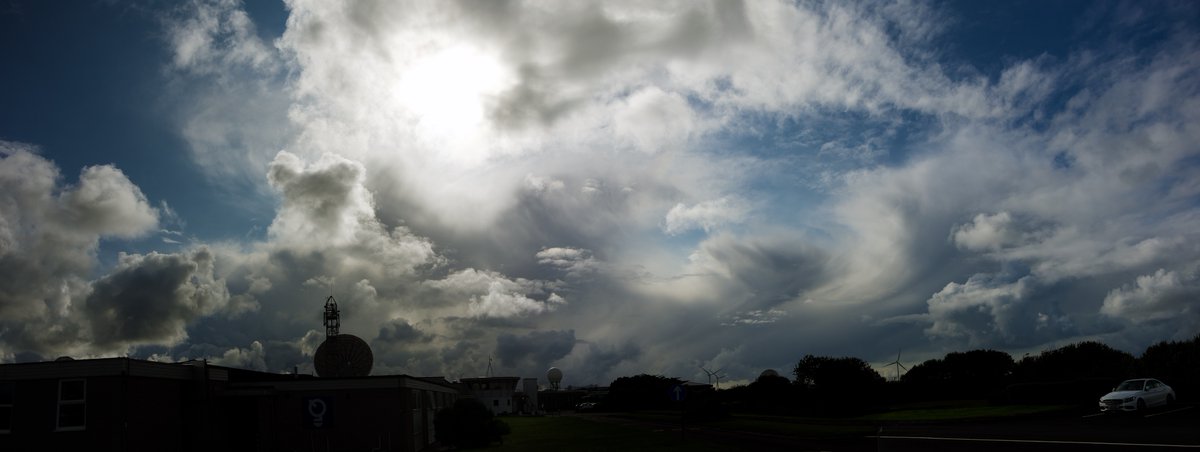 KmunityOfEquals's tweet photo. #Clouds #Storms #Cornwall_UK https://t.co/f0dzhwpEBU