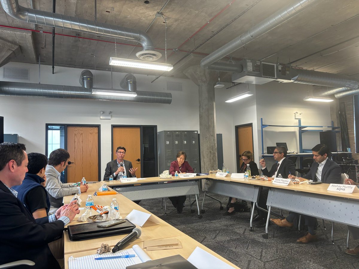 Had a chance to meet the @DARPA Director yesterday in Chicago with several tech leaders to discuss quantum technologies and DARPA’s big bet over coming years to invest over $700M in whats “beyond silicon” - a big focus for innovators in Illinois. Thanks for hosting @InnovateIL…