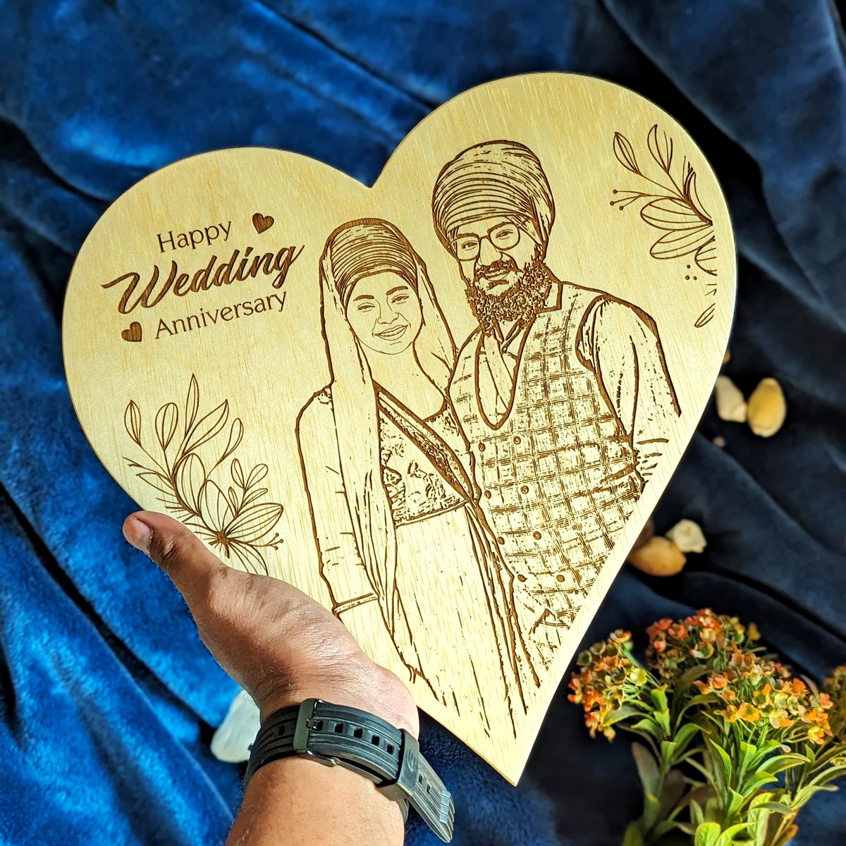 Looking for the perfect anniversary gift? Look no further! This personalized heart-shaped frame with a custom engraving makes a heartfelt and unique present.

#giftideas #anniversarypresent #lovestory #giftsforcouples #romanticgifts #personalisedgifts #woodgeek #woodgeekstore