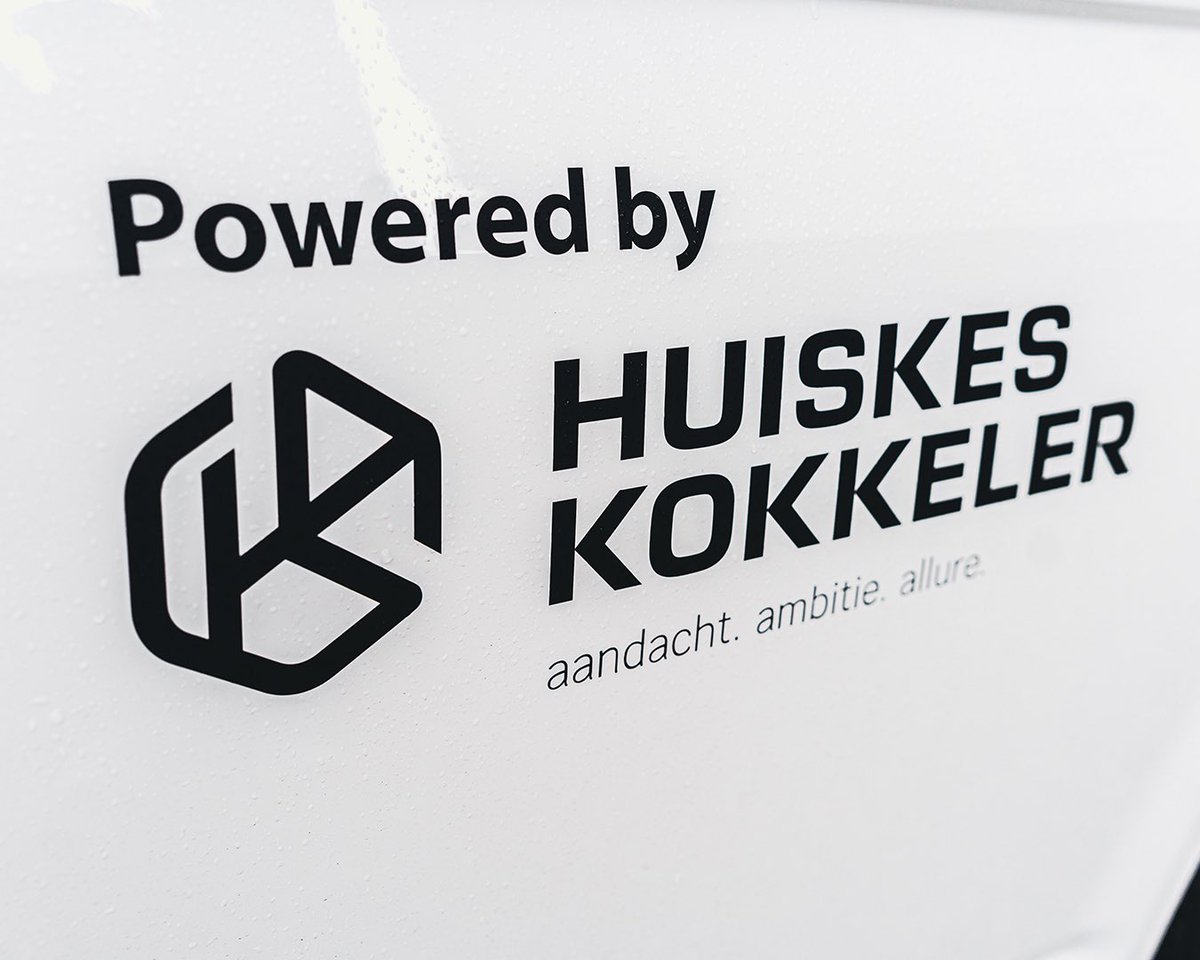 Dezelfde TalentNED bussen, maar dan net anders. Onlangs zijn onze bussen bij @successigns_carwrap in Almelo in een nieuw jasje gestoken. Wij zijn enorm blij met dit gave design en resultaat; powered by @huiskeskokkeler 💙🖤💪🏻