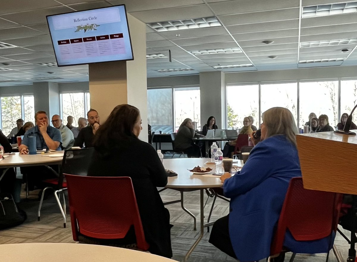 hlsyms's tweet image. Leaders are continuing to increase understanding of privilege, cultural behaviours &amp;amp; Mi’kmaw ways of being &amp;amp; knowing. Wela’lioq to Jane Meader, Arlea Walsh &amp;amp; Wendy Lawrence. #threebraids #module3 #leadingforequity
@HRCE_NS @arleawalsh