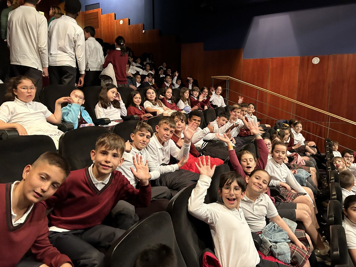 manyanetblanes's tweet image. Avui al matí els i les alumnes de #3rEP #4tEP #5èEP i #6èEP hem anat al teatre de @blanes_cat a veure l’obra “Concerto a tempo d’umore” 🎶🎻🎼 Ens ha agradat molt! #josocmanyanet #blanes #juntsiambesperança