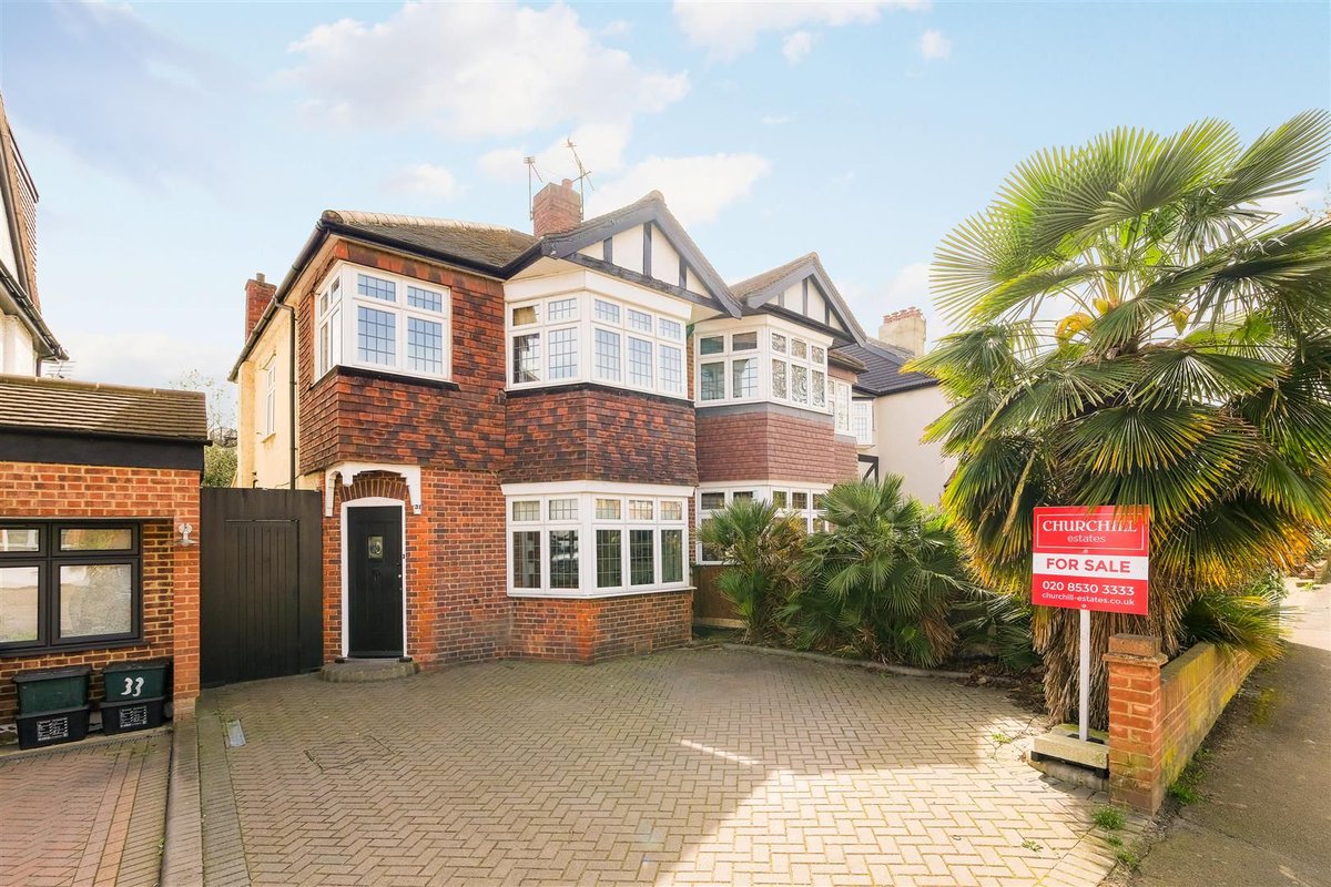 Can you spot anything different about this property photo 👀 #newboard

To see more of the 3 bed property on Chigwell Road, click here 👉🏼 churchill-estates.co.uk/property/resid…

#forsaleboard #forsale #newboards #wearechurchills #churchillestates #estateagetsuk #ukestateagents #nomoregrey