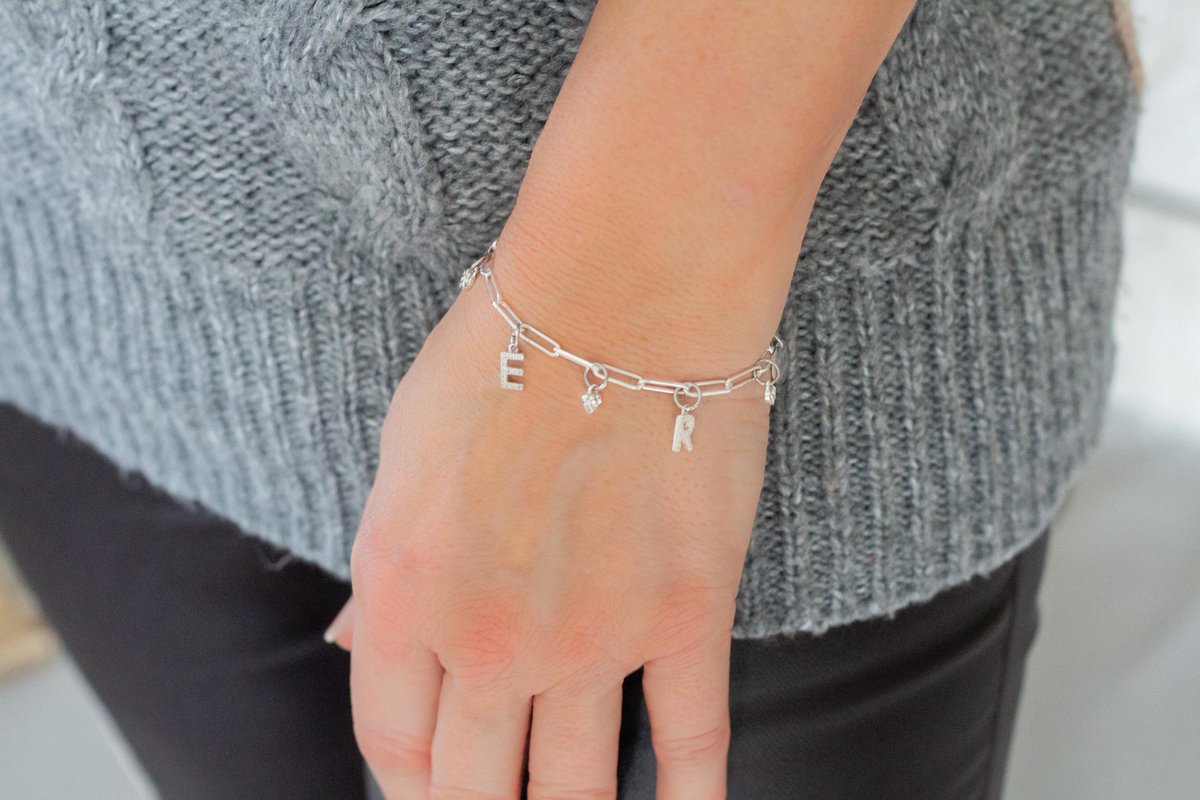 NEW: Love Story Bracelet 💕

This gorgeous bracelet is entirely sterling silver and features sparkly initials of you and your partner, gorgeous sparkly heart charms, a love quote and then your anniversary date 🥰

How gorgeous does it look on?! 

Shop: gemzbyemz.co.uk/product/love-s…