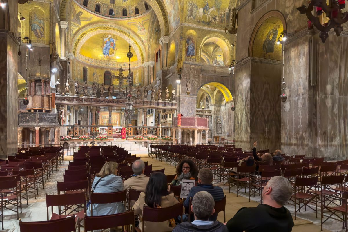 Going to Venice? The exclusive St Mark’s Basilica at Night Tour, only for @LivTours clientele, lets you see St. Mark’s as it shimmers at night. Use our affiliate link to book your once in a lifetime opportunity now: livtours.com/tours/st-marks… #travel #Venice #history #art #Italy