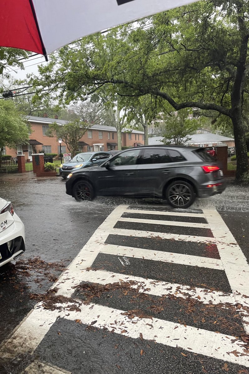 Drivers be careful when heading out into the roadways this morning. Heavy rain, flooding and road closures can make getting where you need to go tricky today. More details and weather updates ahead on Live5News.com 
#chsnews