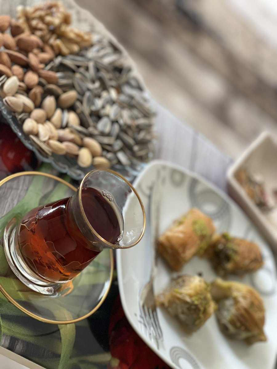 Kaşığı alabilirsin canım şeker kullanmıyorum çatal kalsın