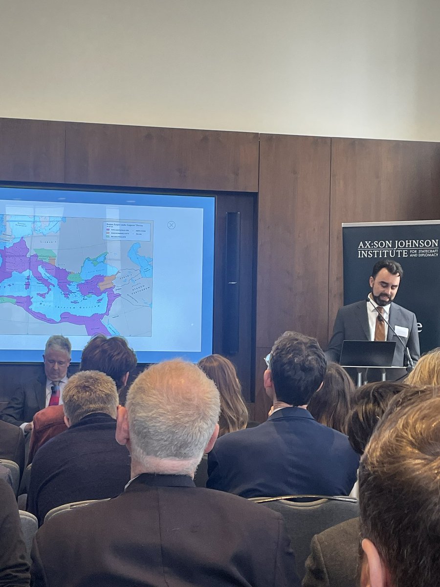 @IskanderRehman Iskander notes that when it comes to Grand Strategy and Rome often Classicists and Strategic Studies talk past each other. A respective balance of the two is required.