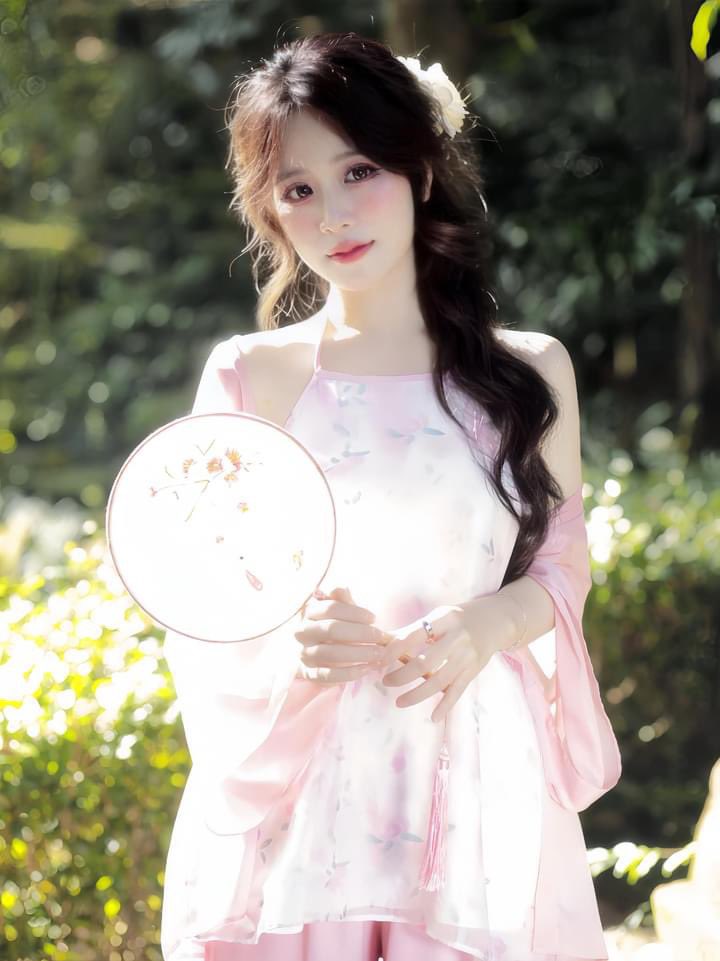 uiscomei's tweet photo. Ngày đi sống ảo, tối về làm airdrop
Cuộc sống của cô gái độc thân chỉ có vậy 😊 https://t.co/WiXbJkmY3E