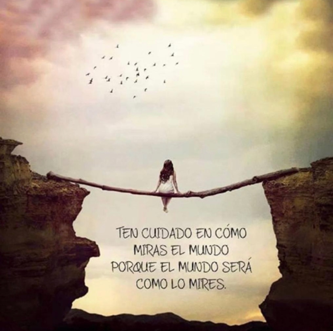 “Agradece a la llama su luz, pero no olvides el pie del candil que paciente la sostiene”. 
Rabindranath Tagore.