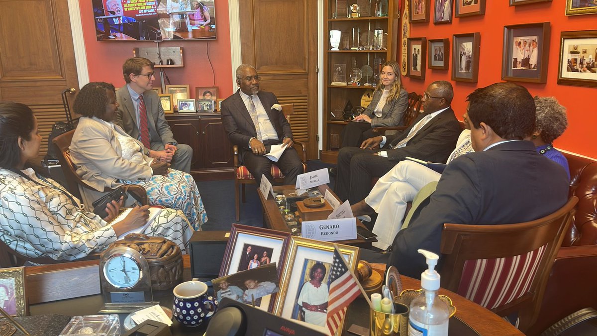 Thank you to Ranking Member @RepGregoryMeeks @HouseForeign for meeting yesterday with our @Amunafro2 delegation of Afro-Colombian mayors and leaders. Such an inspirational conversation on how to implement #Colombia’s 2016 Peace Accord—and specifically its Ethnic Chapter.