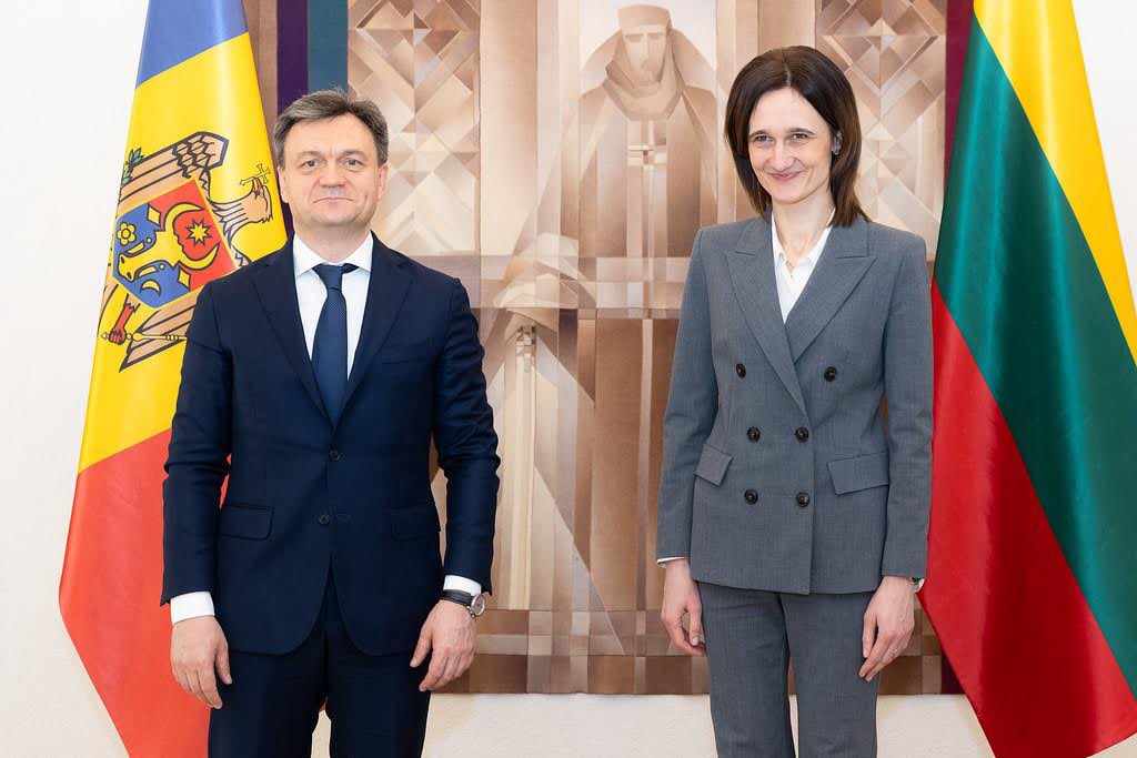 Great meeting w/ Prime Minister Dorin Recean of #Moldova at the @LRSeimas today! Discussed Moldova's #EU integration efforts and our shared vision for a free, secure, connected and prosperous region from the Baltic to Black seas and beyond. #3SI