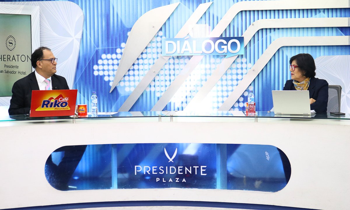 #Diálogo21 📺 | ¡Buenos días! Nos acompaña Silvia Cuéllar, presidenta de @COEXPORT, para hablar sobre los niveles de exportación e importación en El Salvador. ¡Comparte tu opinión con nosotros en nuestro WhatsApp: 7681-3259! No te pierdas la transmisión en nuestras redes…