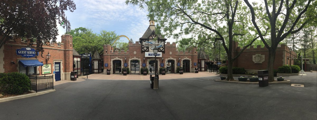 TBT to the OG Hersheypark Entrance. This was my childhood! New one is great too, though, don't get me wrong.