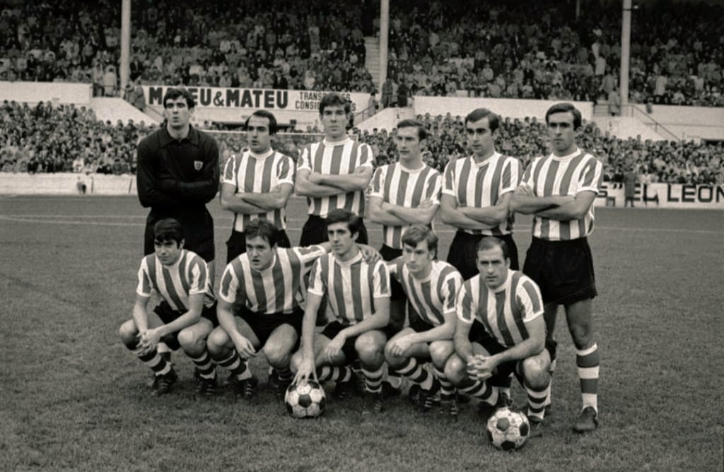 #RealSociedad 🆚️ #AthleticClub 🔙 13/12/1970 🏟 #Atotxa 📌 Iribar, Sáez, Beitia, Aranguren, Betzuen, Larrauri; Arieta II, Uriarte, Carlos, Clemente, Argoitia. #AthleticClub 🦁