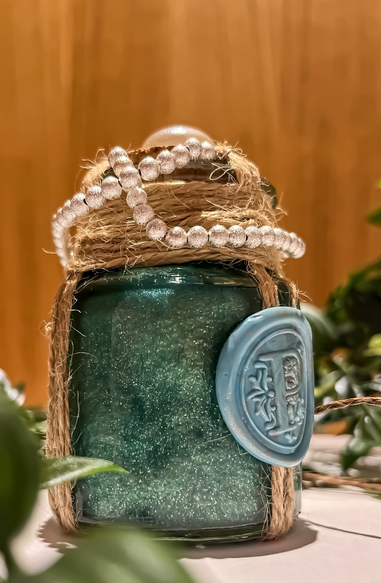 ThePotionTrader's tweet photo. 🫧 Potion of Water Breathing🫧

You can breathe underwater for 1 hour after drinking this potion. Its cloudy green fluid smells of the sea and tastes sweet and salty with a slighty algae-ish note. https://t.co/xiznBhhxW3