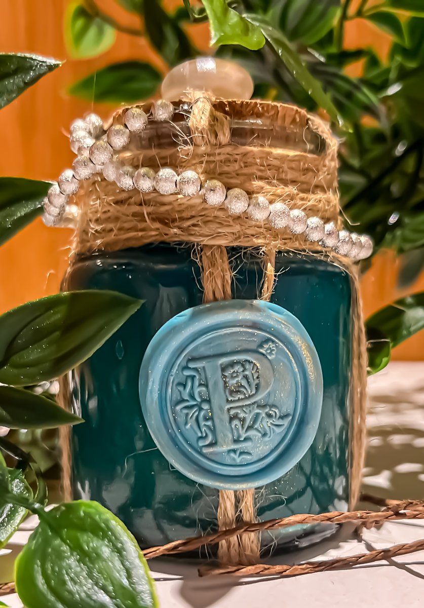 ThePotionTrader's tweet photo. 🫧 Potion of Water Breathing🫧

You can breathe underwater for 1 hour after drinking this potion. Its cloudy green fluid smells of the sea and tastes sweet and salty with a slighty algae-ish note. https://t.co/xiznBhhxW3