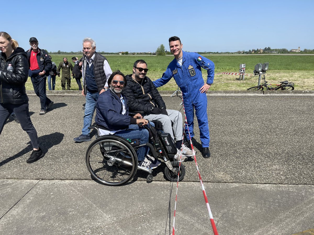 🛩️ Oggi il WeFly! Team è stato ospite dell’#AeronauticaMilitare al distaccamento aeroportuale di Piacenza per il la presentazione del futuro Flying Museum della forza armata. Grazie dell’invito e… alla prossima!! ❤️
.
#weflyteam #osavolare #daretofly #WeAreUnstoppable
