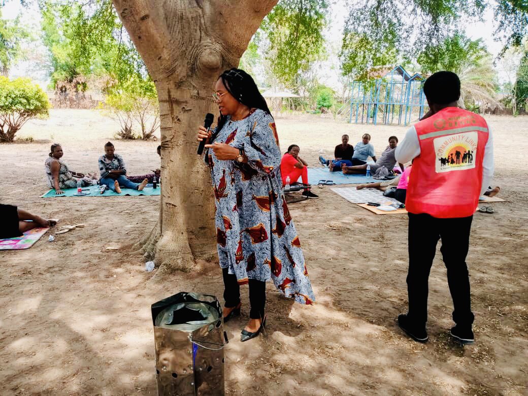 #CLHEI
#EcofriendlyInnovations
#Save80CleanCookStove

In the efforts to create widespread awareness around the negative effects of inhaling smoke from cooking and providing an alternative innovation, CLHEI carried out a field demonstration of the Save80 Clean Cook Stove.