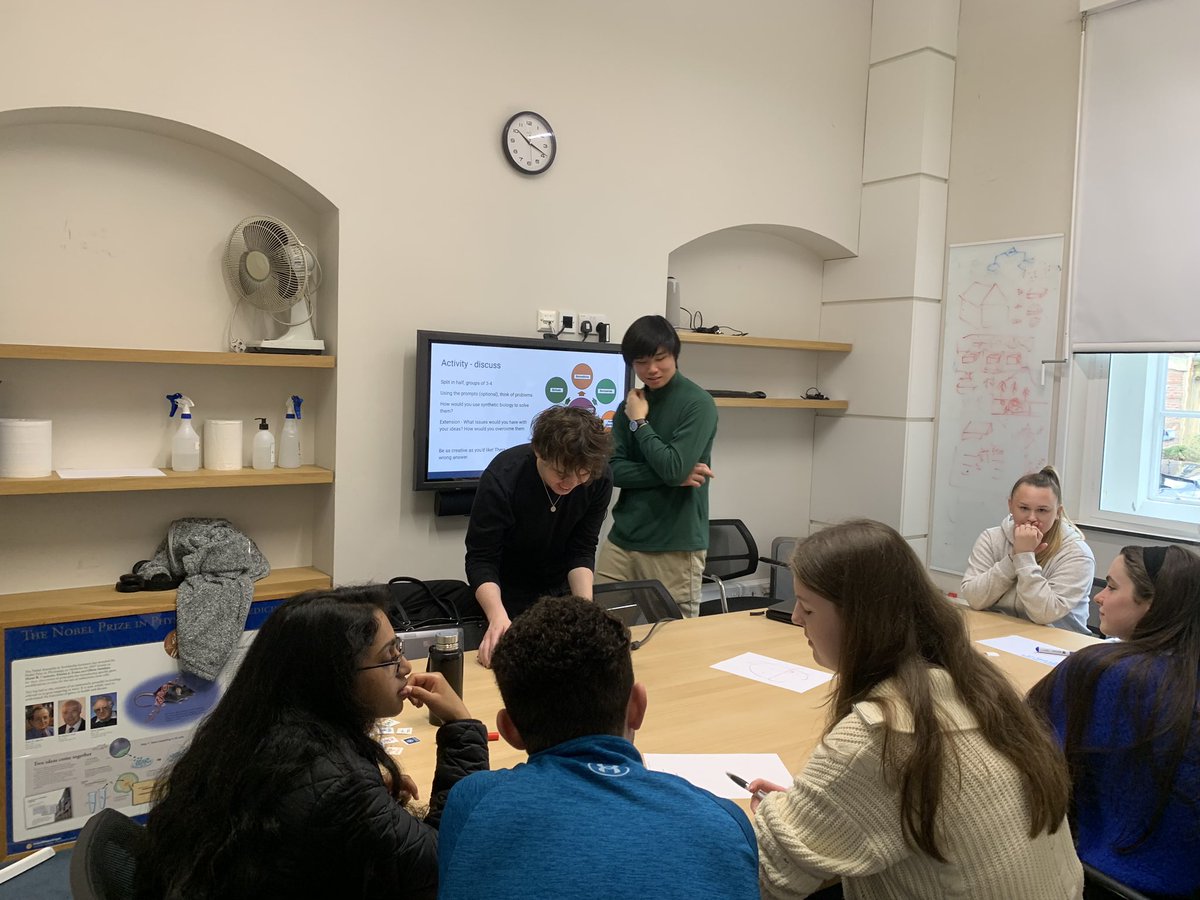 This morning, the Physical Sciences group visited the @Cambridge_Eng Department where they experimented with making and breaking structures. Meanwhile the Biological Sciences group learned about synthetic biology at @GeneticsCam