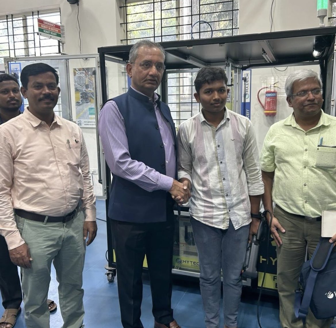 Shri Atul Kumar Tiwari, IAS, Secretary of MSDE, visited GTTC Bengaluru, Government of Karnataka, on April 5th. During his visit, he engaged with students from M.S. Ramaiah College of Engineering and engineers from Dover India Ltd who were undergoing high level technical training.