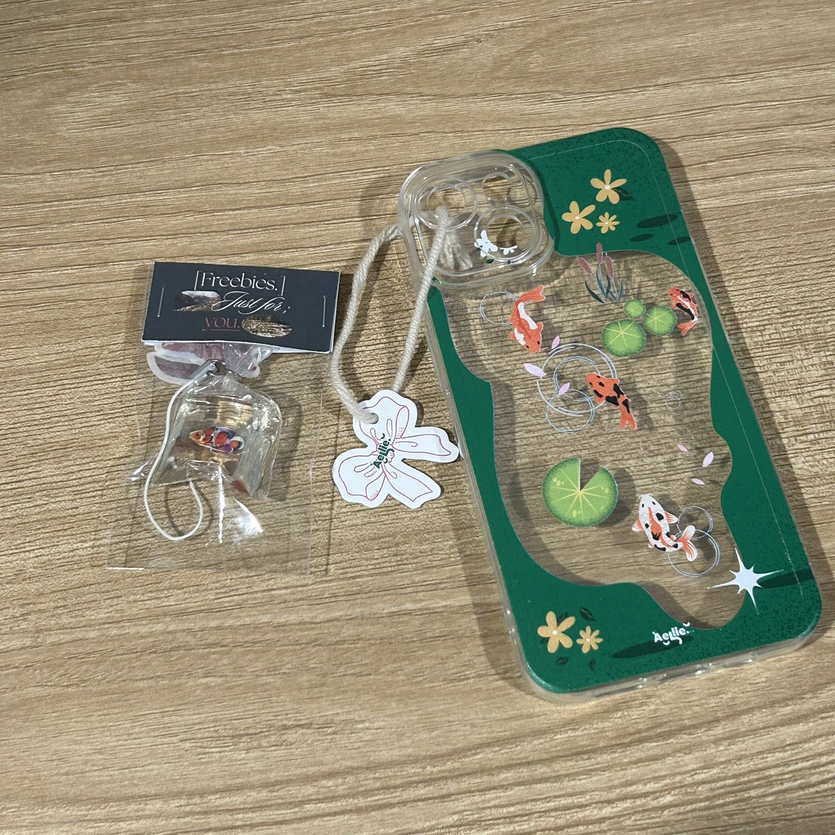 🐠 fishie phone case in pond — ₱265 + isf to follow — stbo — for iphone 11 — payo or 3 days rsrv *pics for reference only dm to claim! # wts lfb ph