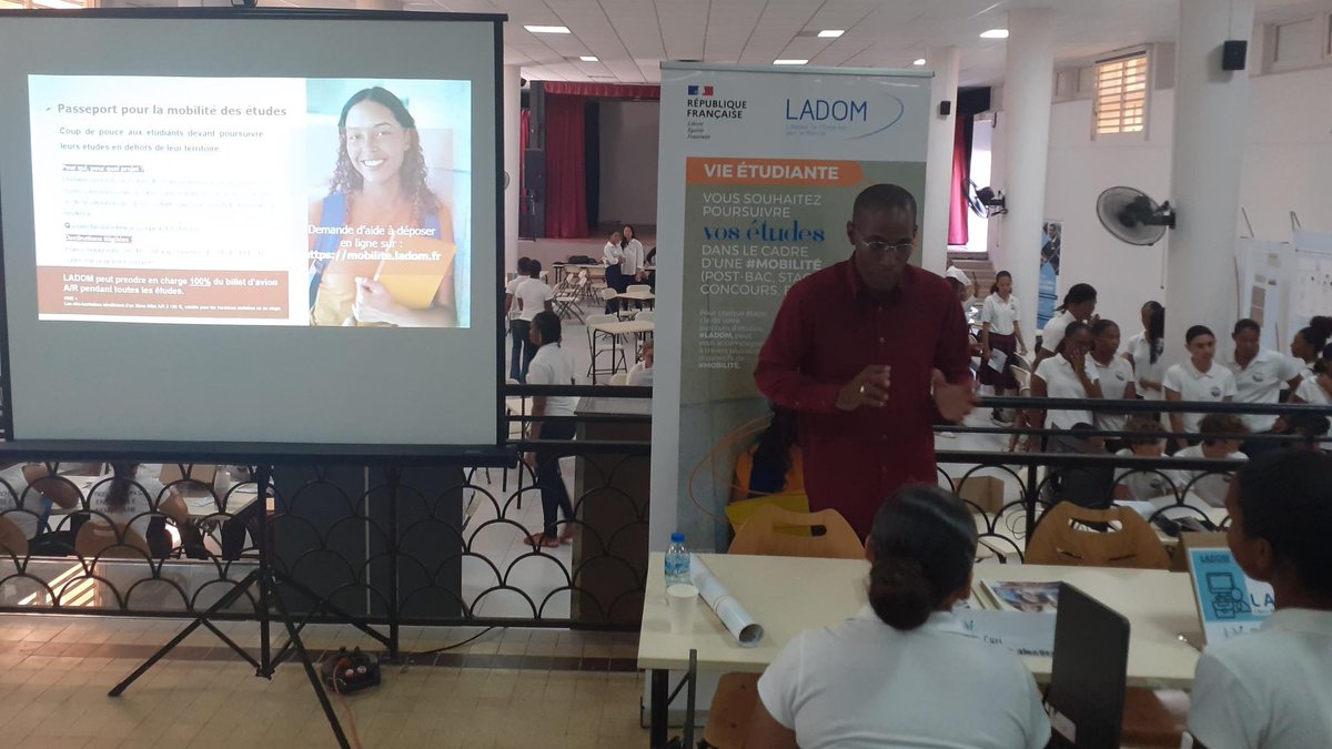 🗓️Ce mercredi 10 avril, les agents de LADOM #Martinique étaient présents au forum des métiers organisé par le groupe scolaire Saint-Joseph de Cluny à #FortdeFrance, l'occasion de mettre en avant les dispositifs de #mobilité.