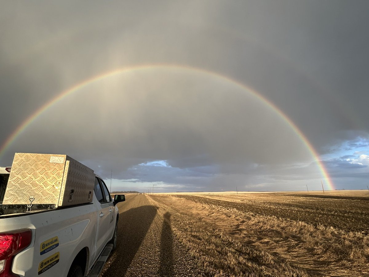 Frenchman212's tweet photo. Ever since I put those toolboxes on my truck I have so many friends on the road. The farmer wave never stops ☝️
Photo credit goes to my lovely girlfriend who isn’t on twitter https://t.co/U24VXR6ok1