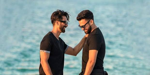 #AliAbbasZafar stop creating these tapori action projects&focus on writing &directing #BloodyDaddy2 with high end handtohand combat scenes,intense plot&for godssake work on the screen play&editing this time . Give the fans what they want #ShahidKapoor can save your career🔥 #BMCM