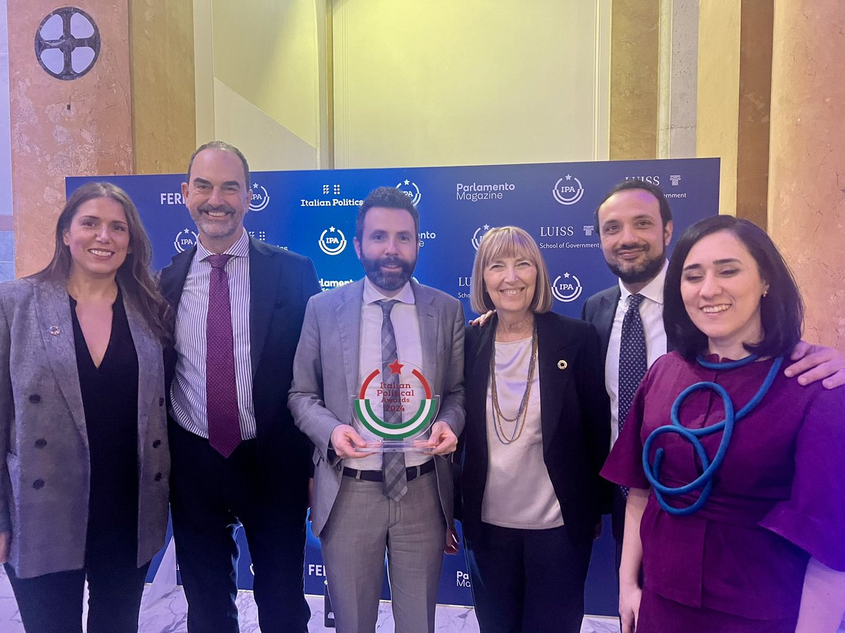 Italian Political Awards <a href="/UniLUISS/">Luiss Guido Carli</a> contro il #bullismo e il #cyberbullismo congratulazioni Onorevole <a href="/DevisDori/">Devis Dori</a> ! La politica che vogliamo per il presente e per il futuro. #SDGs <a href="/prioritalia/">Prioritalia</a> <a href="/filipposalone/">Filippo Salone</a> <a href="/ASviSItalia/">ASviS</a> <a href="/MarcellaMallen/">Marcella Mallen</a> <a href="/frangiorgino/">Francesco Giorgino</a>