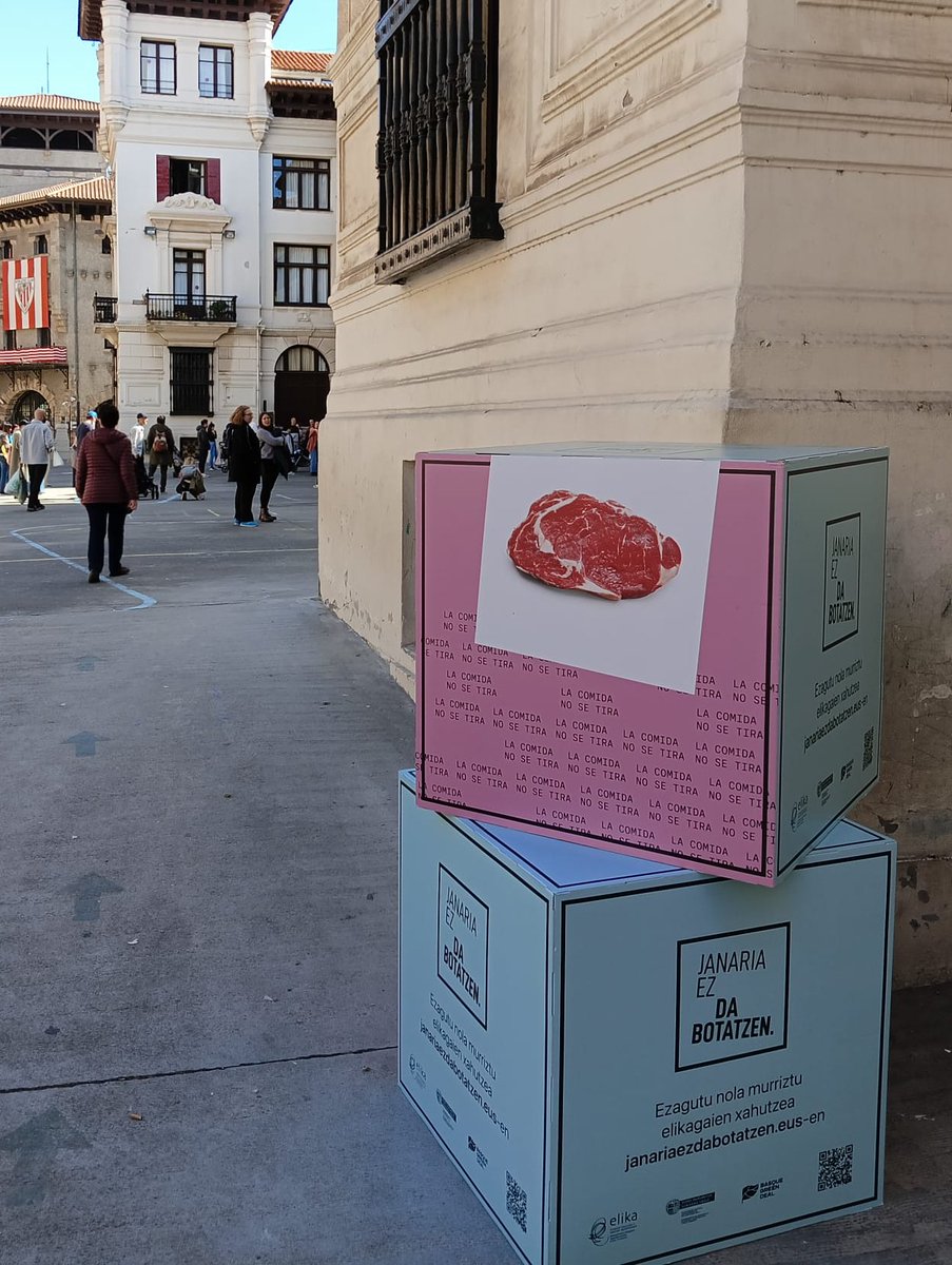 Ayer a la tarde, <a href="/Atxuri_IGE/">Atxuri Eskolako IGE/AMPA</a> y <a href="/ELIKA_Fundazioa/">ELIKA_Fundazioa</a> , presentamos a los padres y madres, profesorado y alumnado del colegio, el proyecto piloto para la reducción y la gestión de los excedentes alimentarios del comedor. <a href="/zerodespilfarro/">elika.zerodespilfarro</a> #lacomidanosetira @EkoGarapena