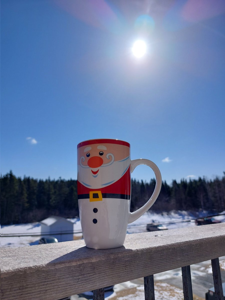 @patrickbpenguin  @Hockeybabe3 & @jbennett1304 LOOK WHO HAS RETURNED!!! 
Outside temp is 0°, in my little corner of the balcony it's a balmy 10° It's absolutely GORGEOUS to feel the sun on my face! Enjoy your day #mugsoftwitter